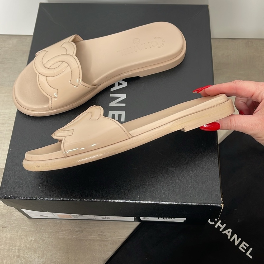 CHANEL CC Beige Patent Calfskin Leather Sandal Mules with Box - Picture 15 of 17